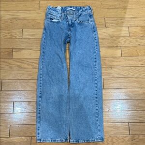 Women’s Levi’s super low two button zip Jeans